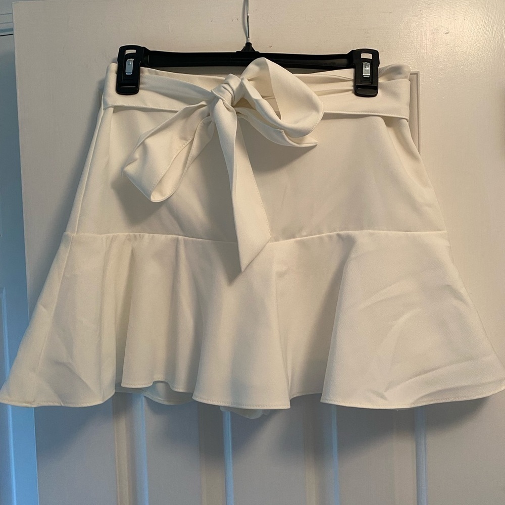 Zara Women’s Ruffle Hem Creamy White Skirt Size M
